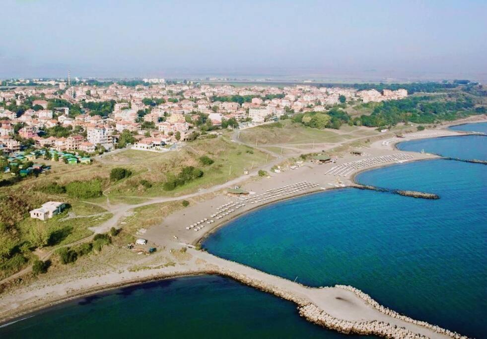 Lovely Studio Apartment On The Beach Burgas City Exterior foto